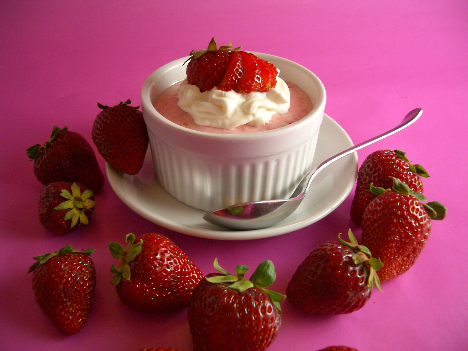 Goodies by Anna: Frozen Strawberry Souffle