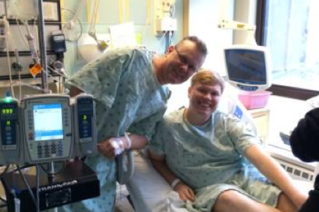 19 Year Old Recovering From Kidney Transplant Alongside Living Donor